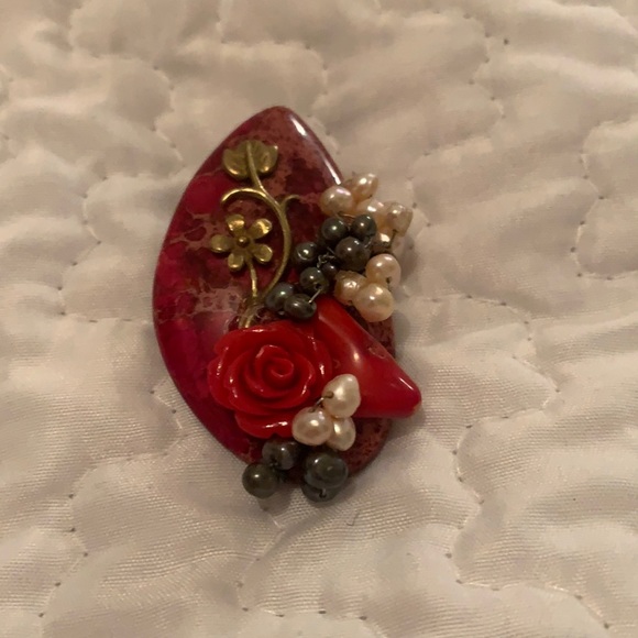 Beautiful brooch - Picture 1 of 4